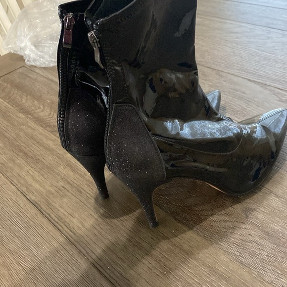 NWT BURJU Savage Ankle Closed Pointed Toe Wet Look With Sparkle Heel 15 - Picture 9 of 9